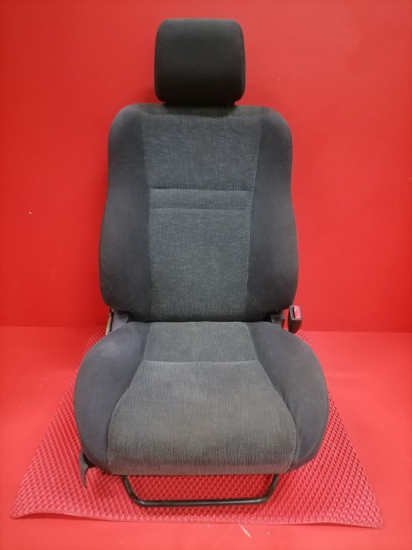 Сиденье Toyota Corolla ZZE121L 3ZZ-FE 2002 переднее правое (б/у)