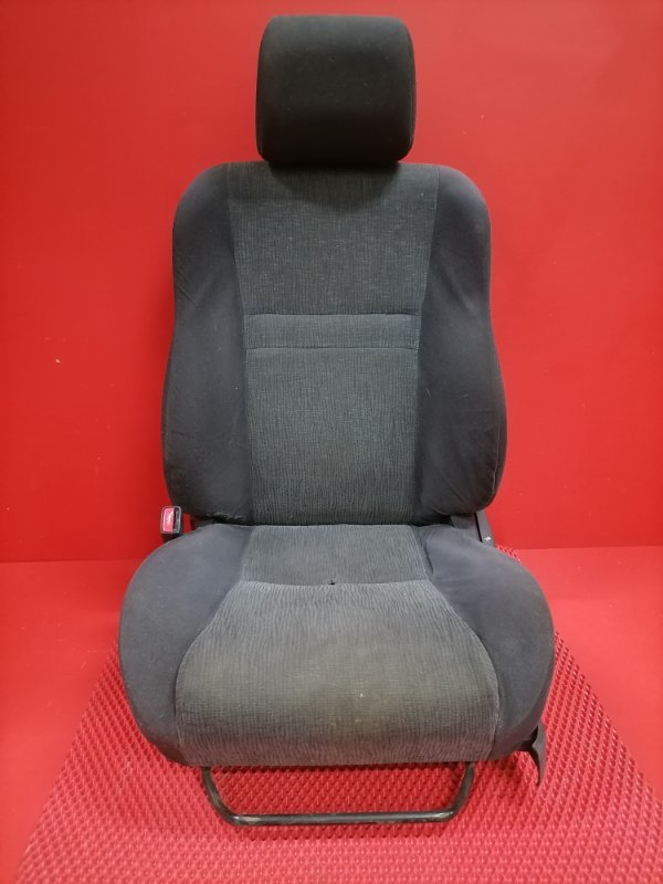 Сиденье Toyota Corolla ZZE121L 3ZZ-FE 2002 переднее левое (б/у)