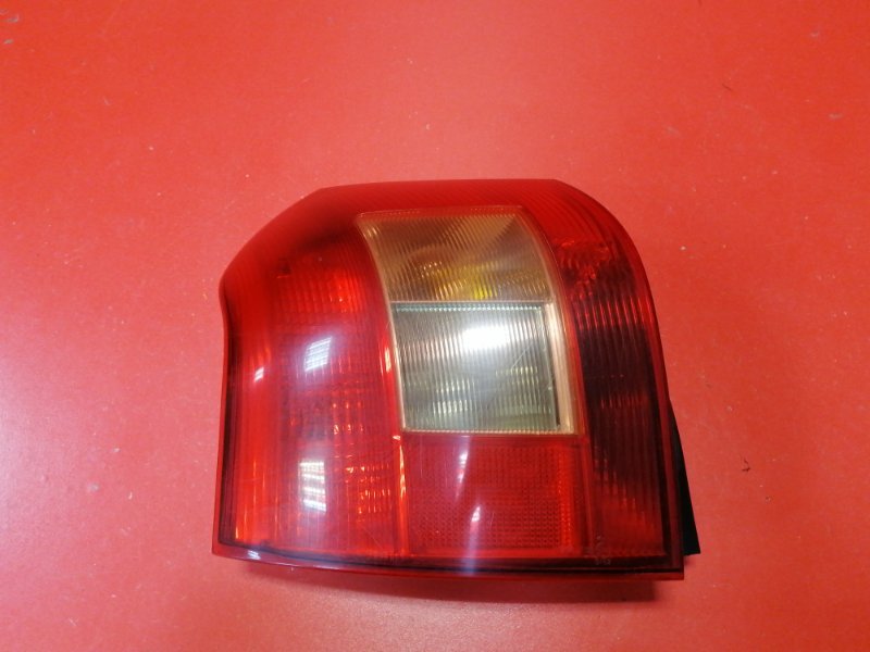 Фонарь Toyota Corolla ZZE121L 3ZZ-FE 2002 задний левый (б/у)