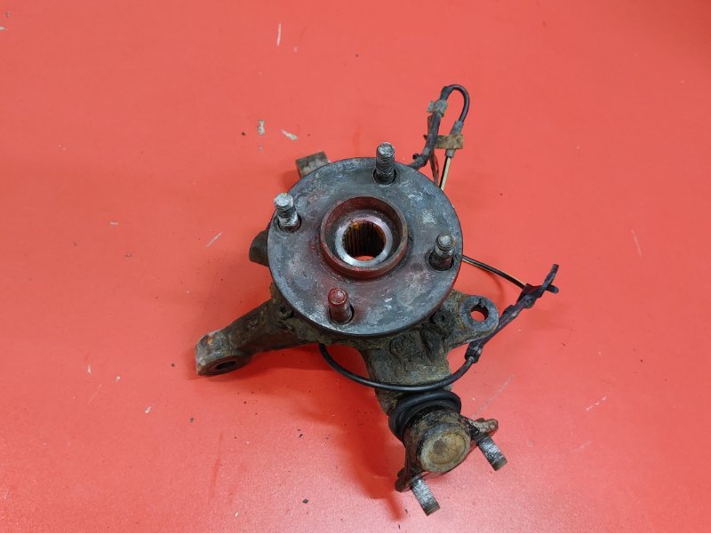 Поворотный кулак Toyota Corolla ZZE121L 3ZZ-FE 2002 передний правый (б/у)