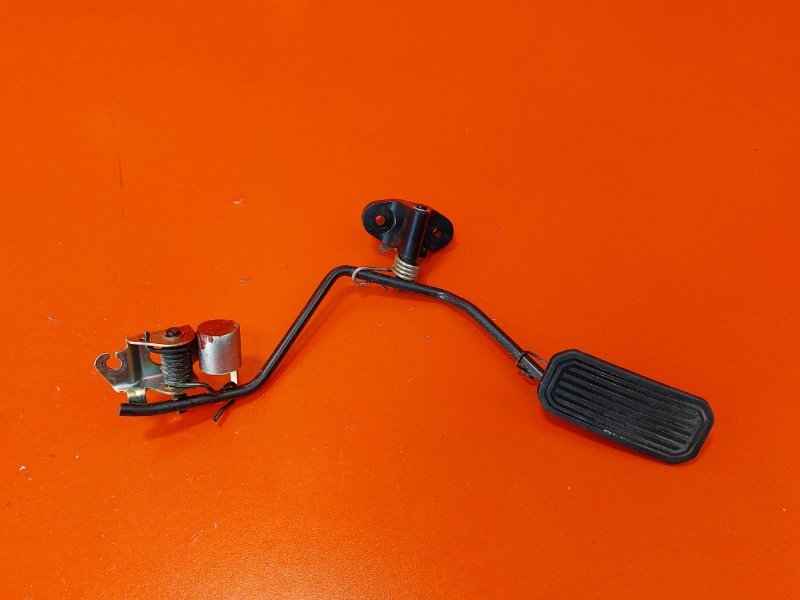 Педаль газа Toyota Corolla ZZE121L 3ZZ-FE 2002 (б/у)