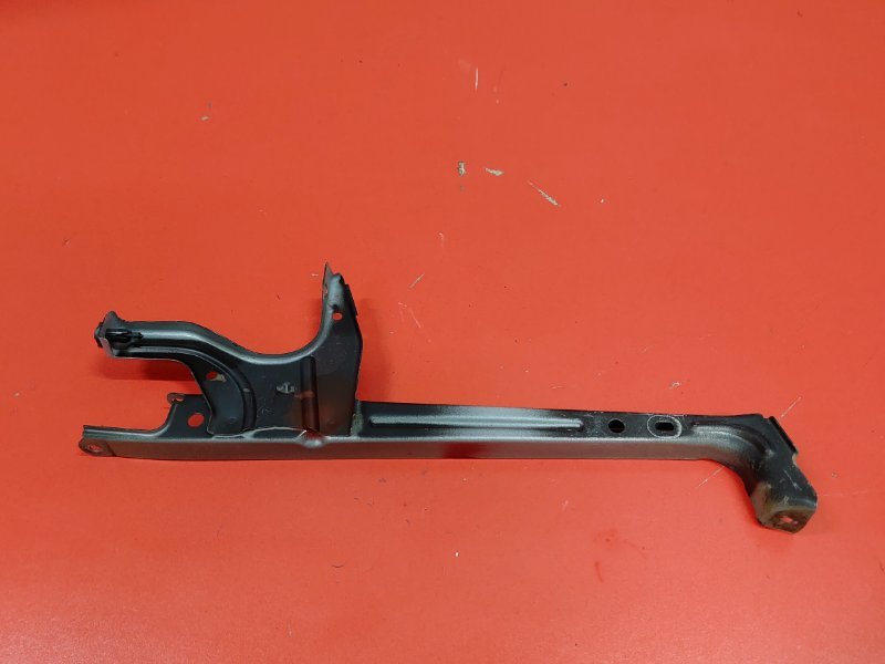 Планка замка капота Toyota Corolla ZZE121L 3ZZ-FE 2002 (б/у)