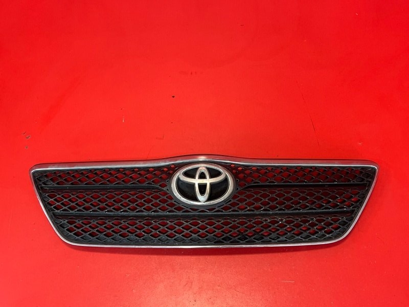 Решетка радиатора Toyota Corolla ZZE121L 3ZZ-FE 2002 (б/у)