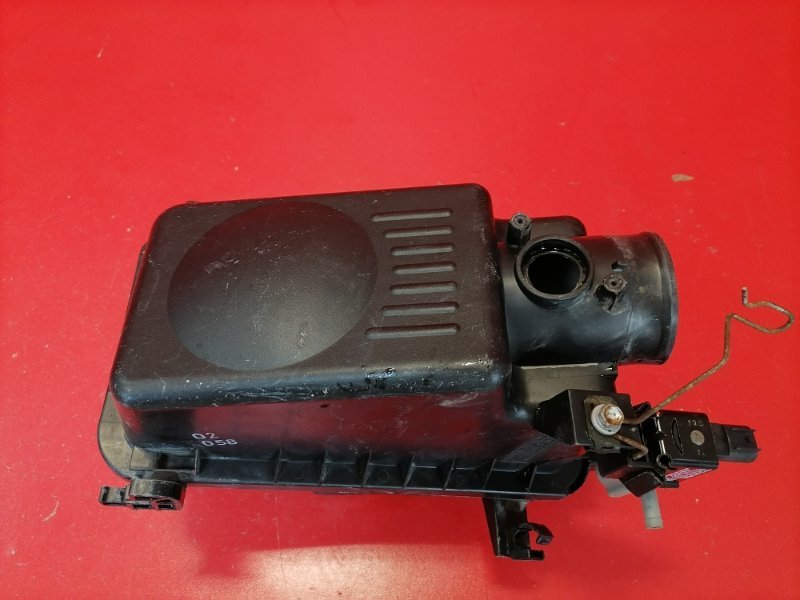 Корпус воздушного фильтра Toyota Corolla ZZE121L 3ZZ-FE 2002 (б/у)