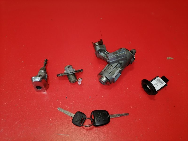 Замок зажигания Toyota Corolla ZZE121L 3ZZ-FE 2002 (б/у)