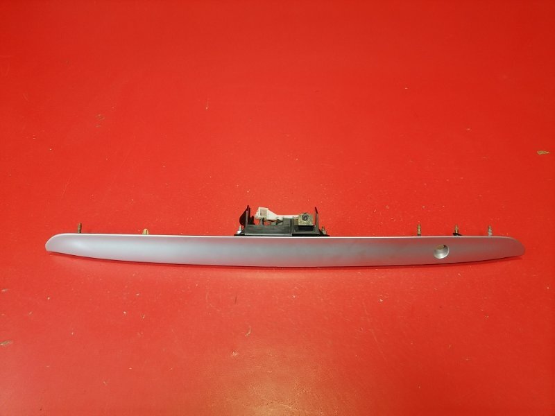 Накладка двери багажника наружная Toyota Corolla ZZE121L 3ZZ-FE 2002 (б/у)
