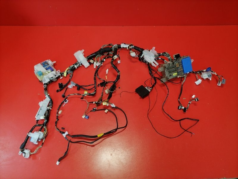 Проводка под торпедо Toyota Corolla ZZE121L 3ZZ-FE 2002 (б/у)