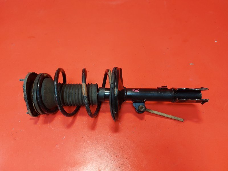 Стойка подвески Toyota Corolla Axio ZRE142 2ZR-FE 2006 передняя правая (б/у)