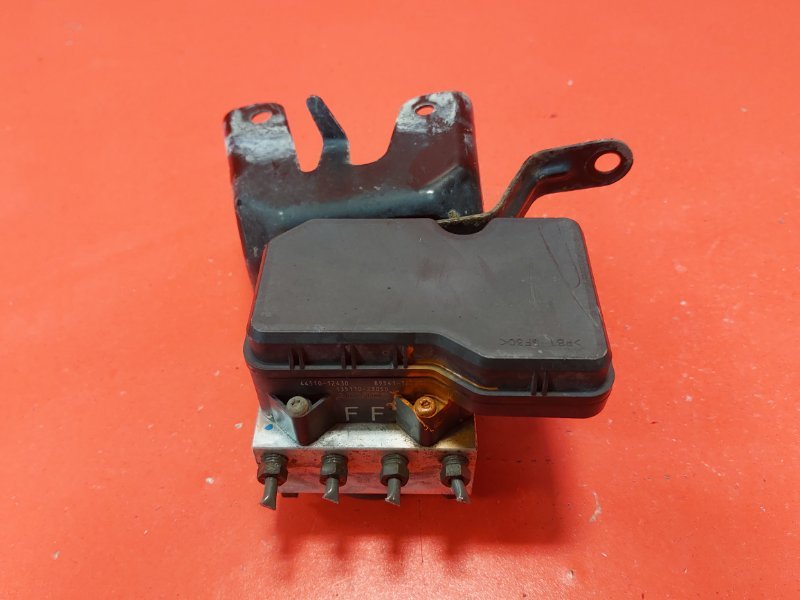 Блок abs Toyota Corolla Axio ZRE142 2ZR-FE 2006 (б/у)