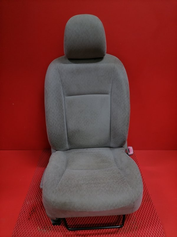 Сиденье Toyota Corolla Axio ZRE142 2ZR-FE 2006 переднее правое (б/у)