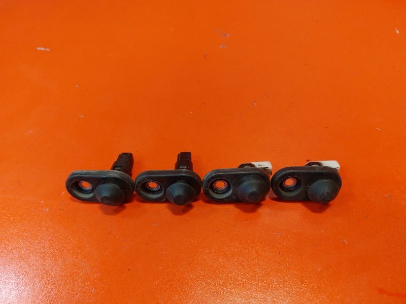 Концевик двери Toyota Corolla Axio ZRE142 2ZR-FE 2006 (б/у)