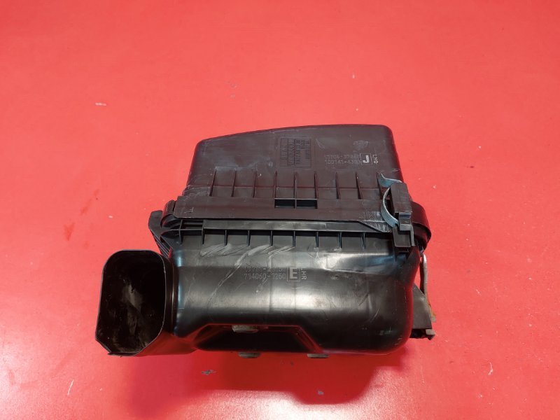 Корпус воздушного фильтра Toyota Corolla Axio ZRE142 2ZR-FE 2006 (б/у)