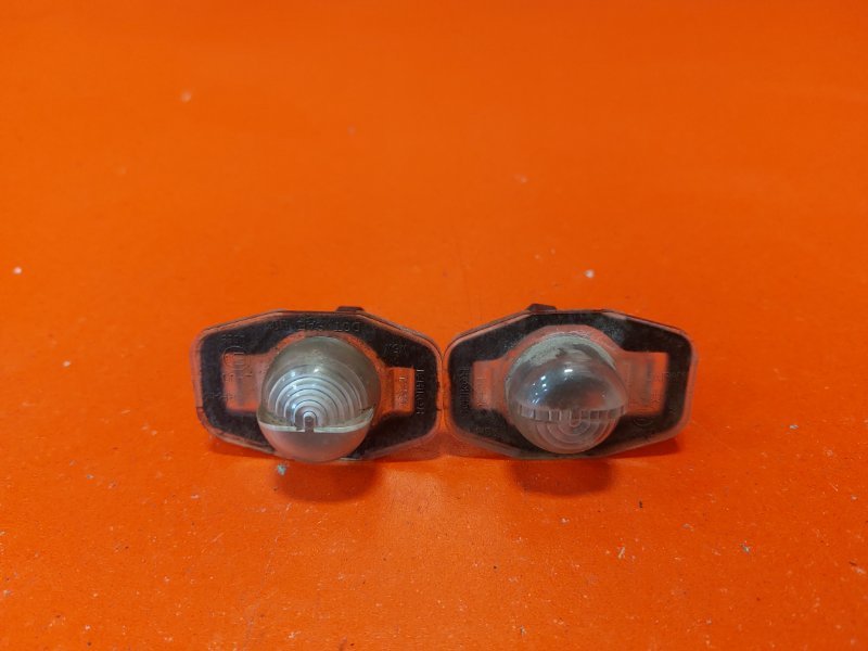 Плафон подсветки номера Toyota Corolla Axio ZRE142 2ZR-FE 2006 задний (б/у)