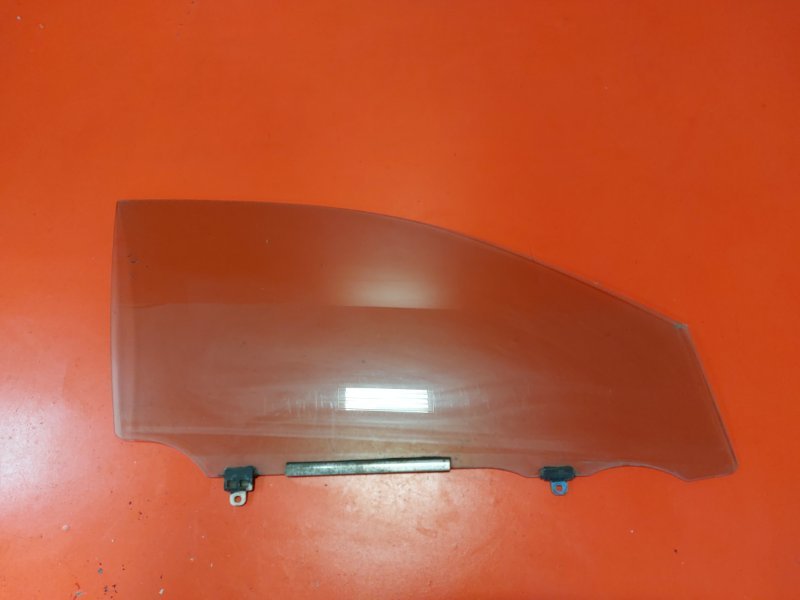 Стекло двери Toyota Corolla Axio ZRE142 2ZR-FE 2006 переднее правое (б/у)