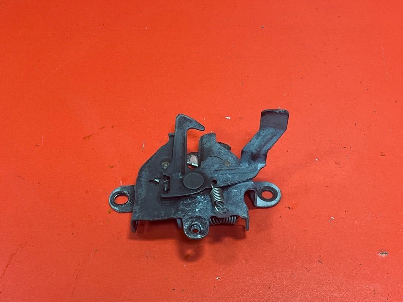 Замок капота Toyota Corolla Axio ZRE142 2ZR-FE 2006 (б/у)