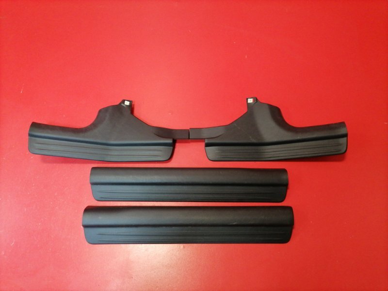 Накладка порога внутренняя Mitsubishi Lancer CS3A 4G18 2004 (б/у)