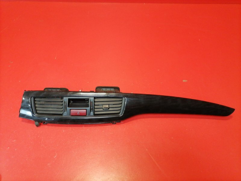 Накладка торпедо Mitsubishi Lancer CS3A 4G18 2004 (б/у)