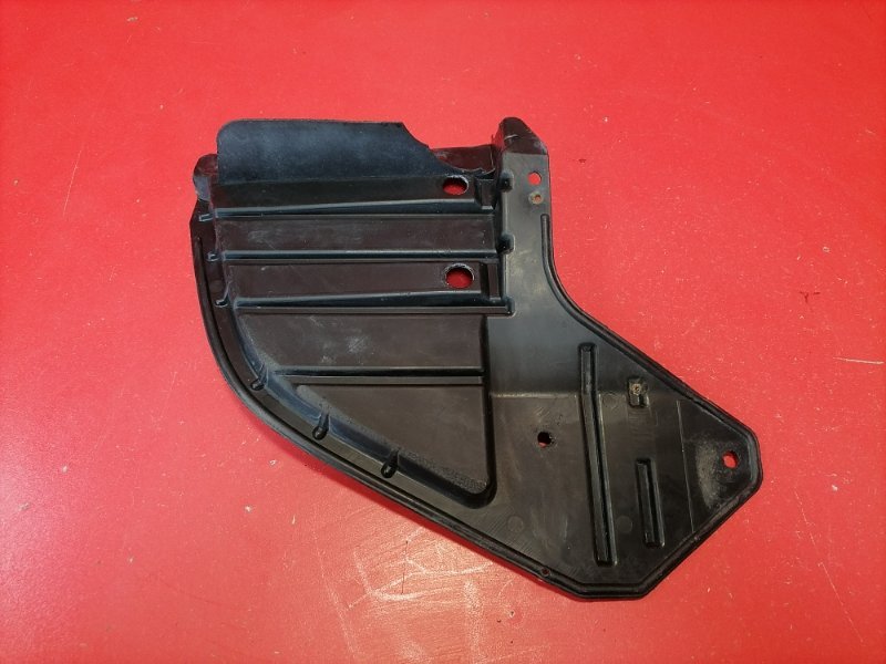 Пыльник бампера Mitsubishi Lancer CS3A 4G18 2004 передний левый (б/у)