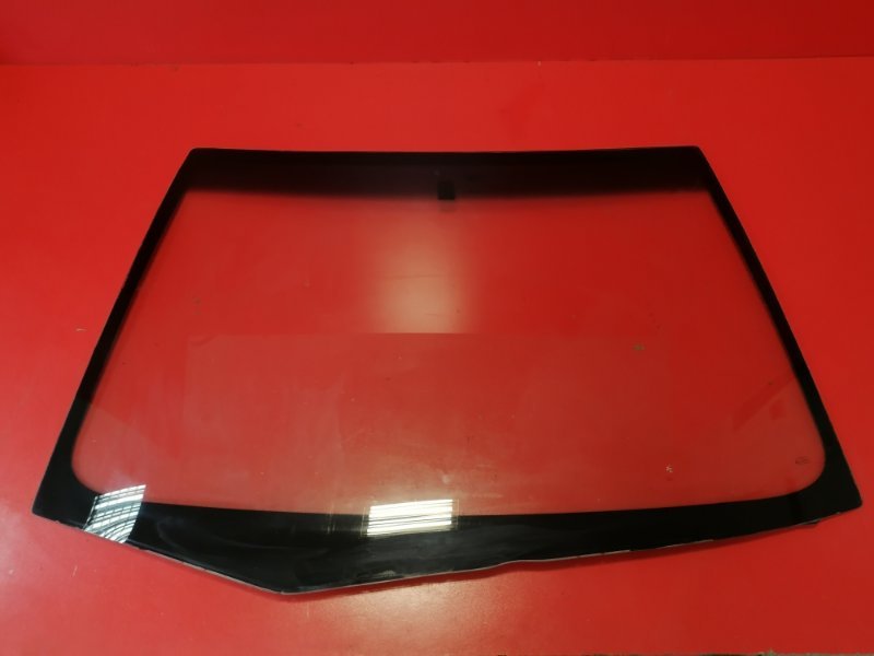 Стекло Mitsubishi Lancer CS3A 4G18 2004 переднее (б/у)