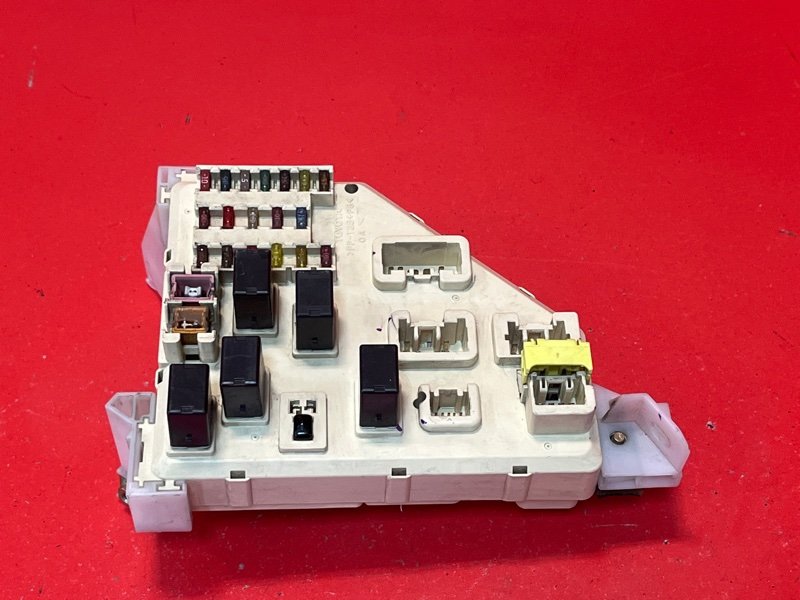 Блок предохранителей салонный Toyota Prius NHW10 1NZ-FXE 1998 (б/у)