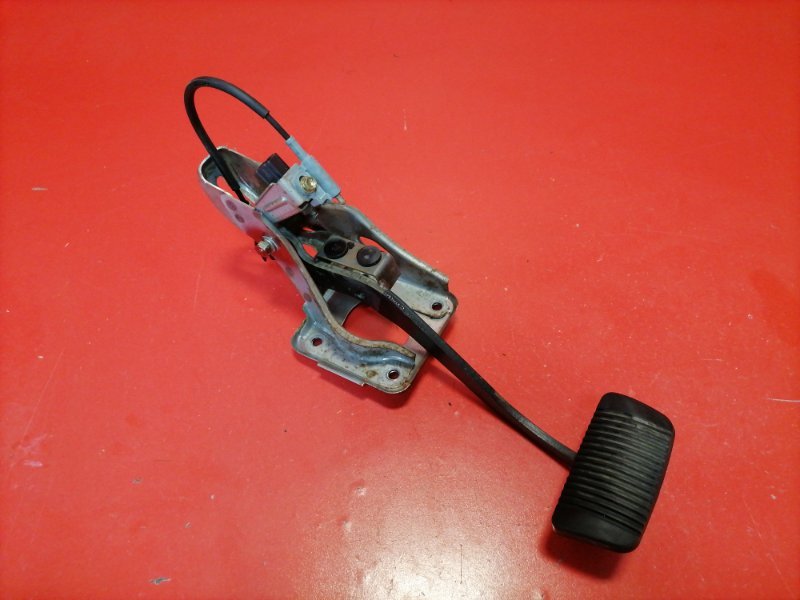 Педаль тормоза Toyota Prius NHW10 1NZ-FXE 1998 (б/у)