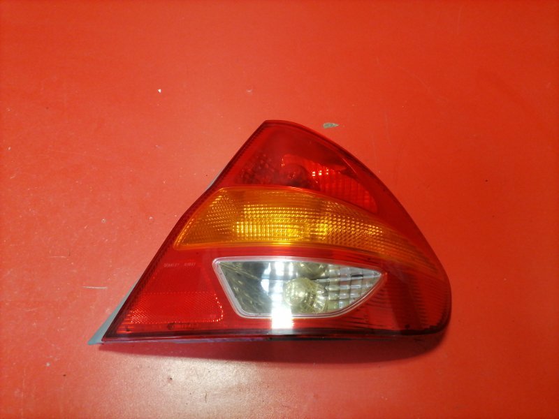 Фонарь Toyota Prius NHW10 1NZ-FXE 1998 задний правый (б/у)