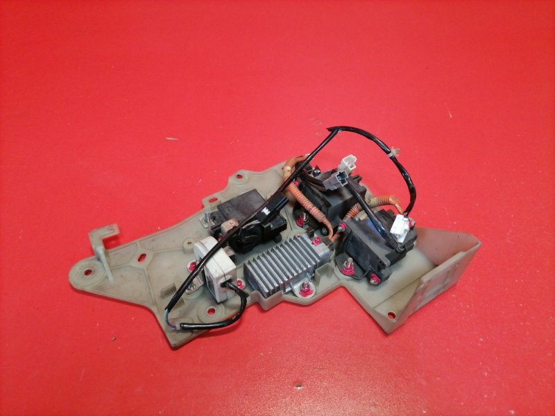 Блок реле Toyota Prius NHW10 1NZ-FXE 1998 (б/у)