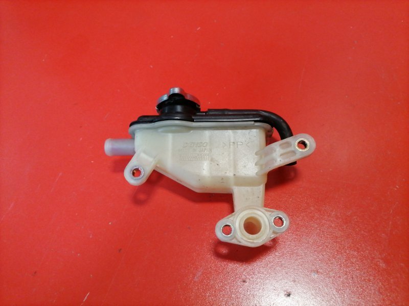 Бачок расширительный Toyota Prius NHW10 1NZ-FXE 1998 (б/у)