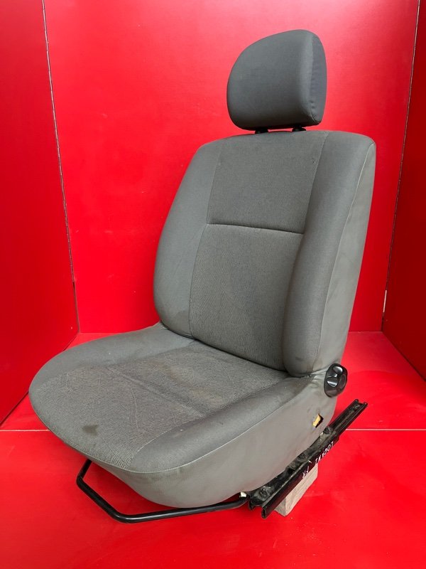 Сиденье Renault Logan LS0G K7J 2004 переднее правое (б/у)