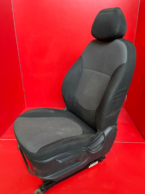 Сиденье Hyundai Solaris RB G4FC 2014 переднее правое (б/у)