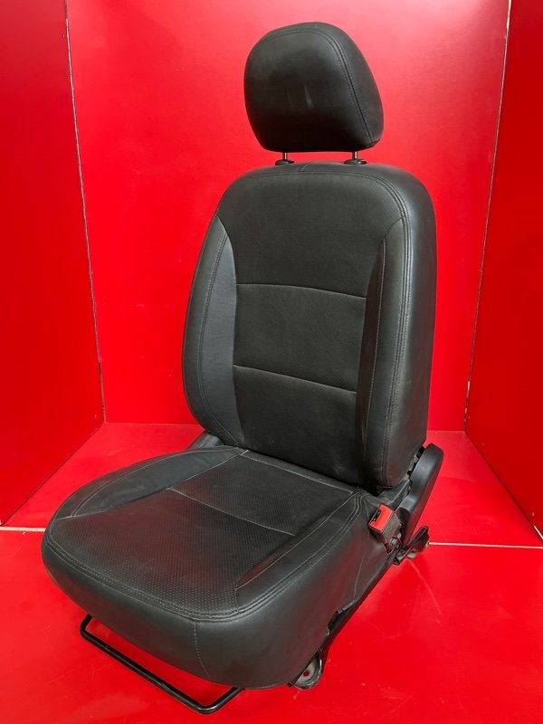 Сиденье Geely Emgrand EC7 FE1 JL4G18 2012 переднее правое (б/у)