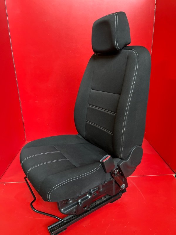 Сиденье Renault Fluence L30R K4M 2012 переднее правое (б/у)