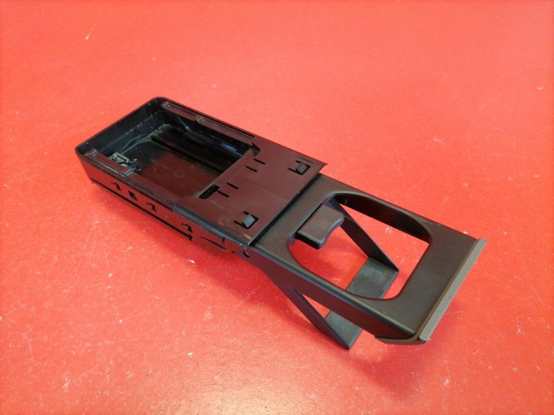 Подстаканник Lexus RX330 MCU38L 3MZ-FE 2003 передний левый (б/у)