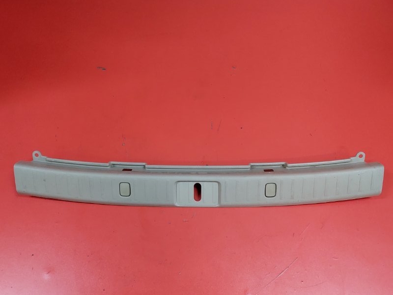 Накладка замка багажника Lexus RX330 MCU38L 3MZ-FE 2003 (б/у)