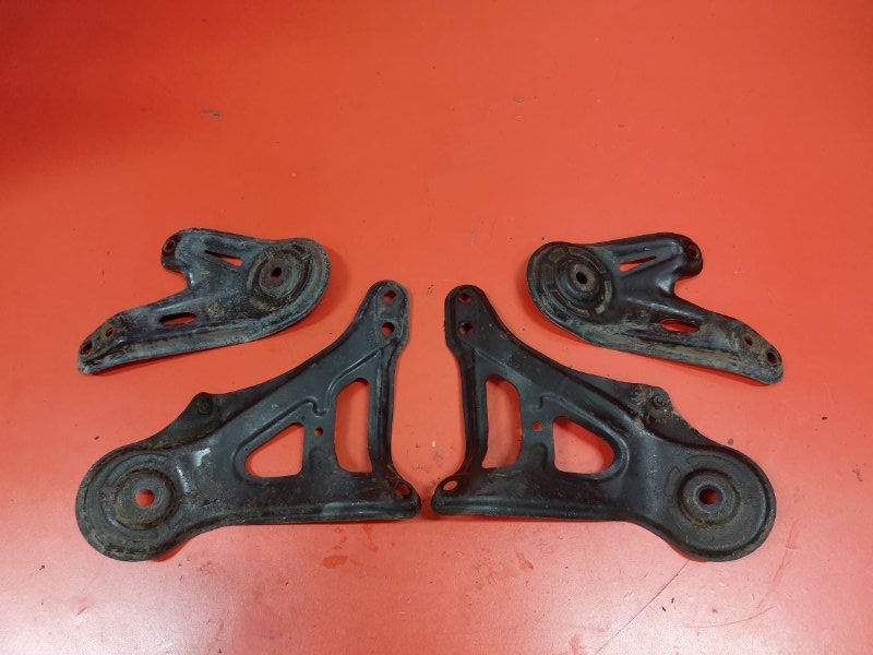 Кронштейн подрамника Lexus RX330 MCU38L 3MZ-FE 2003 передний (б/у)