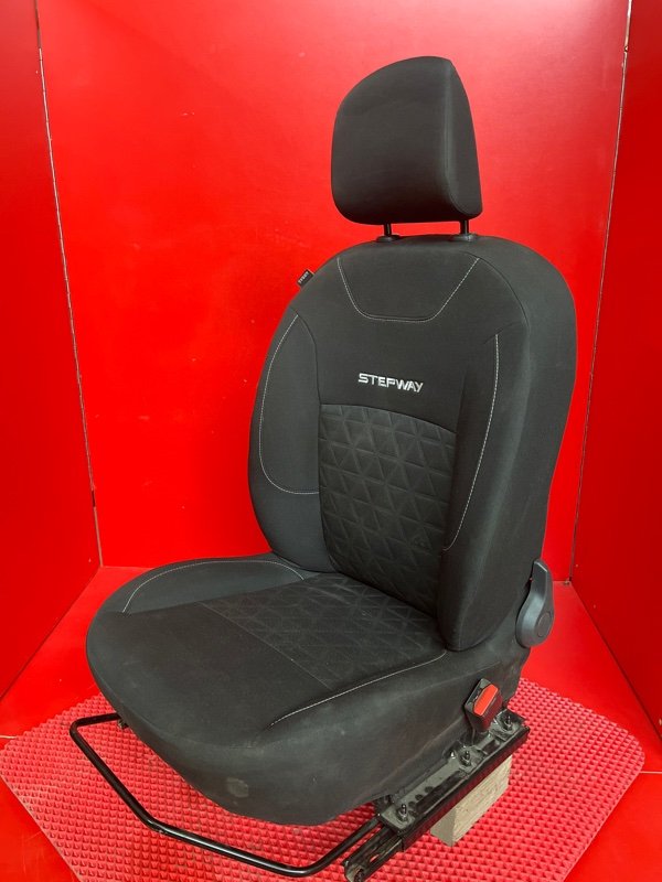 Сиденье Renault Sandero 5S K4M 2014 переднее правое (б/у)