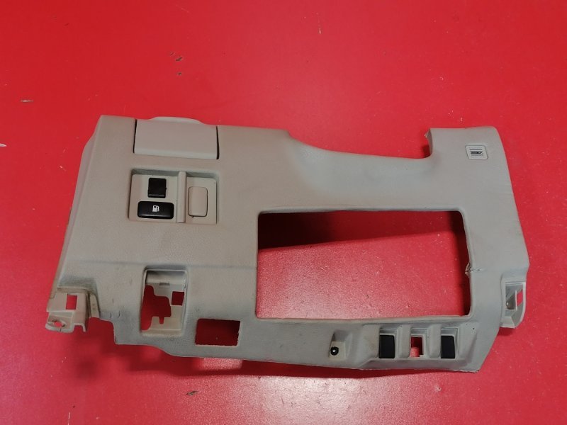 Накладка торпедо Lexus RX330 MCU38L 3MZ-FE 2003 (б/у)