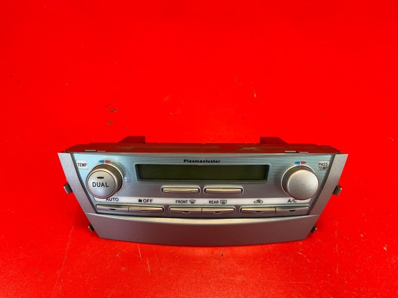 Блок управления климатической установкой Toyota Camry ACV40L 2AZ-FE 2008 (б/у)