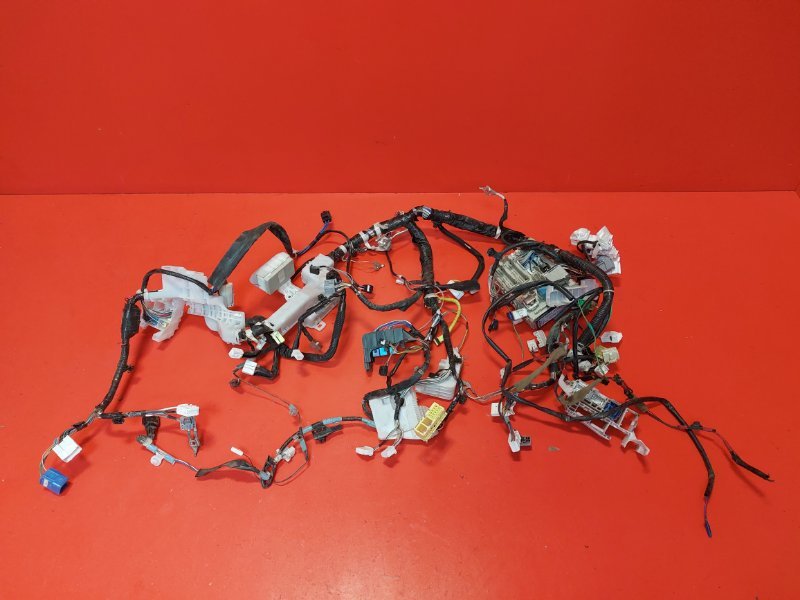 Проводка под торпедо Toyota Corolla ZRE151L 1ZR-FE 2006 (б/у)