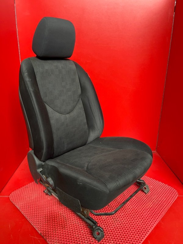 Сиденье Toyota RAV4 ZSA35 3ZR-FE 2012 переднее левое (б/у)