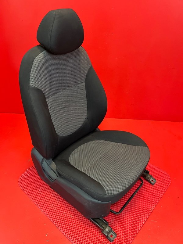 Сиденье Hyundai Solaris RB G4FA 2011 переднее правое (б/у)