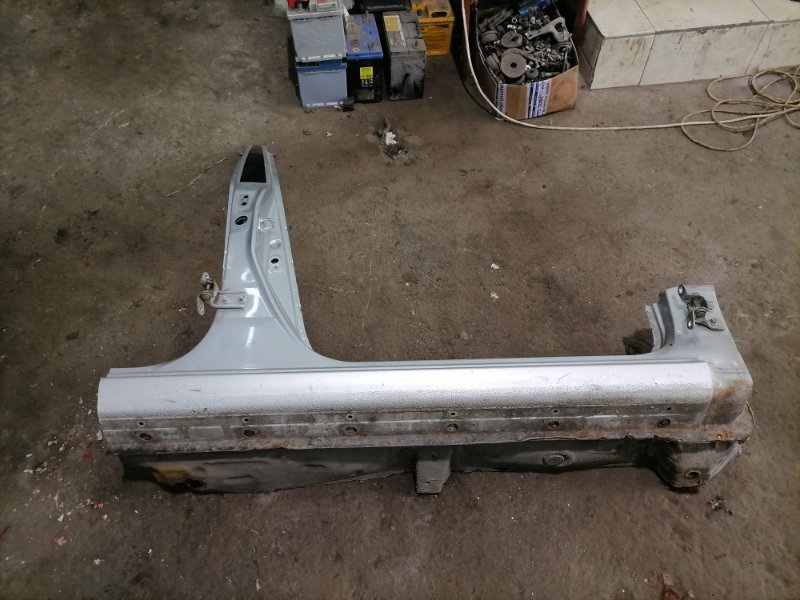 Порог кузова Toyota Corolla ZZE120L 4ZZ-FE 2003 правый (б/у)