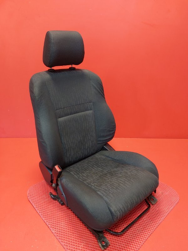 Сиденье Toyota Corolla ZZE120L 4ZZ-FE 2003 переднее левое (б/у)