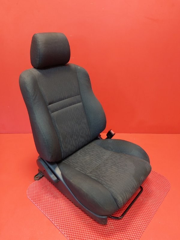 Сиденье Toyota Corolla ZZE120L 4ZZ-FE 2003 переднее правое (б/у)