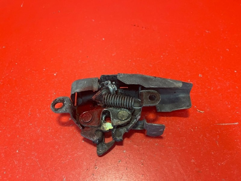 Замок капота Toyota Corolla ZZE120L 4ZZ-FE 2003 (б/у)