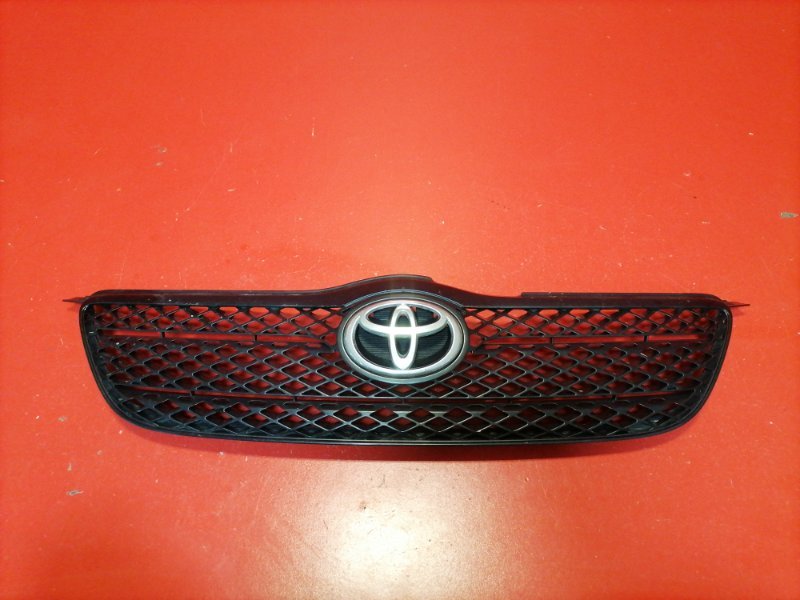 Решетка радиатора Toyota Corolla ZZE120L 4ZZ-FE 2003 (б/у)