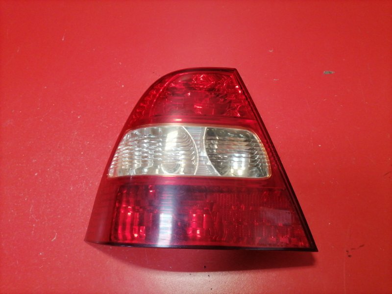 Фонарь Toyota Corolla ZZE120L 4ZZ-FE 2003 задний левый (б/у)