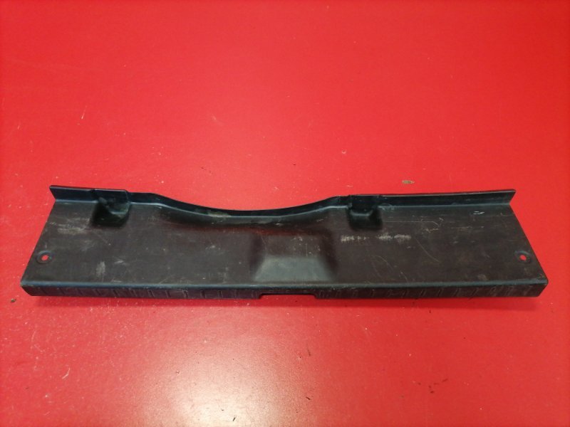 Накладка замка багажника Toyota Corolla ZZE120L 4ZZ-FE 2003 (б/у)