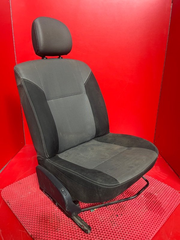 Сиденье Renault Duster HSM F4R 2015 переднее правое (б/у)