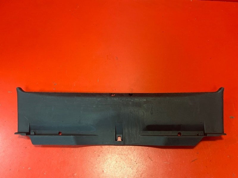 Накладка замка багажника Mitsubishi Lancer CY2A 4A91 2008 (б/у)